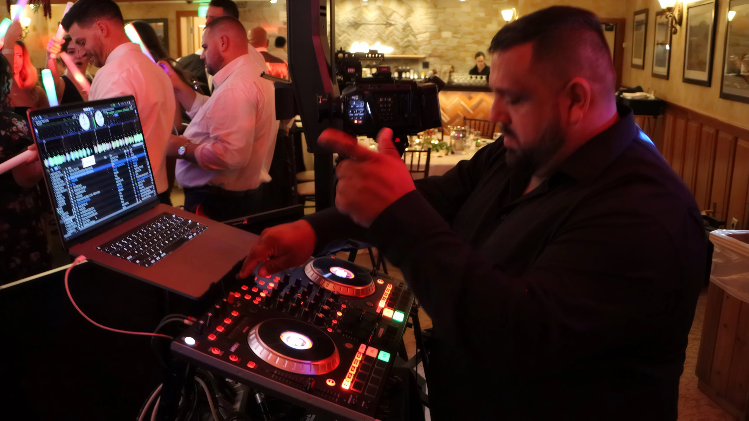 Max Nason performing at Adirondack Wedding
